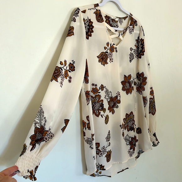 Maurices LIKE NEW Long Sleeve Floral Blouse - Picture 2 of 6